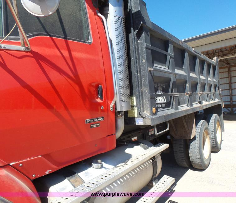 image for item L7377 2005 Sterling L9500 dump truck