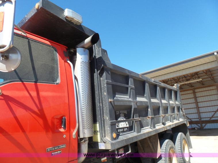 image for item L7377 2005 Sterling L9500 dump truck