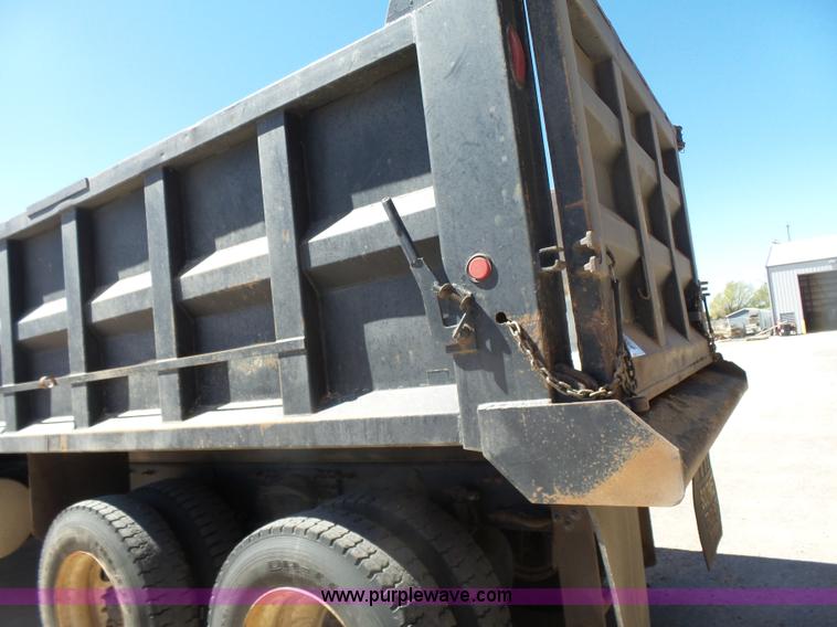 image for item L7377 2005 Sterling L9500 dump truck
