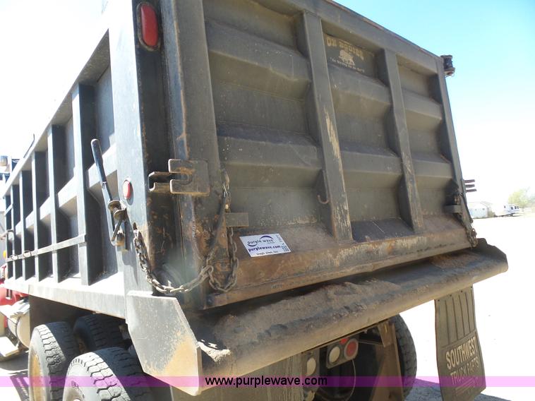 image for item L7377 2005 Sterling L9500 dump truck
