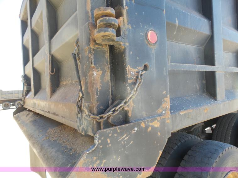 image for item L7377 2005 Sterling L9500 dump truck