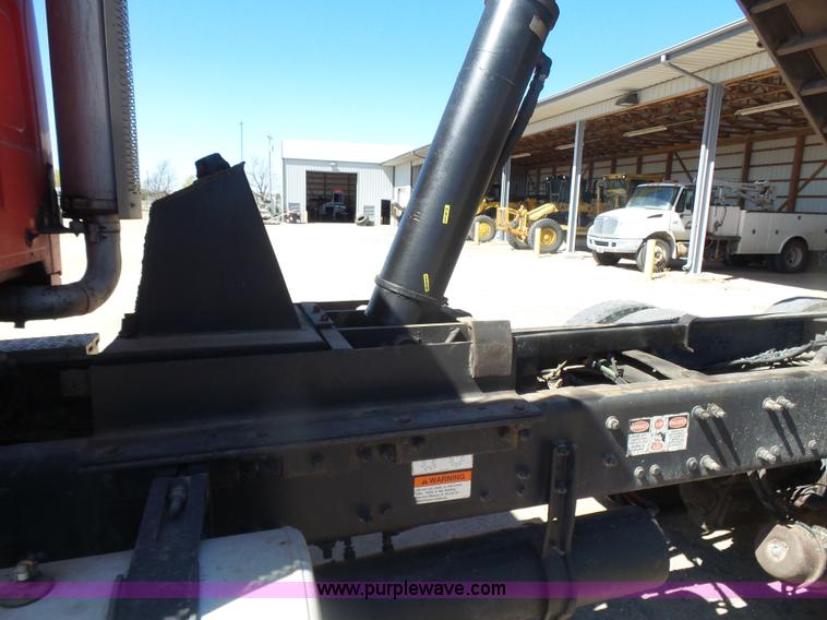 image for item L7377 2005 Sterling L9500 dump truck