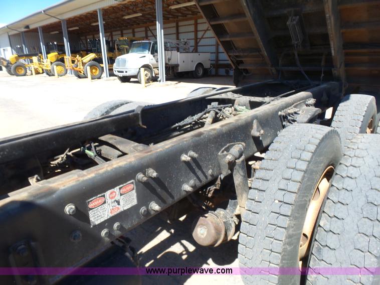 image for item L7377 2005 Sterling L9500 dump truck