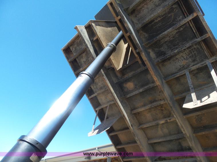 image for item L7377 2005 Sterling L9500 dump truck