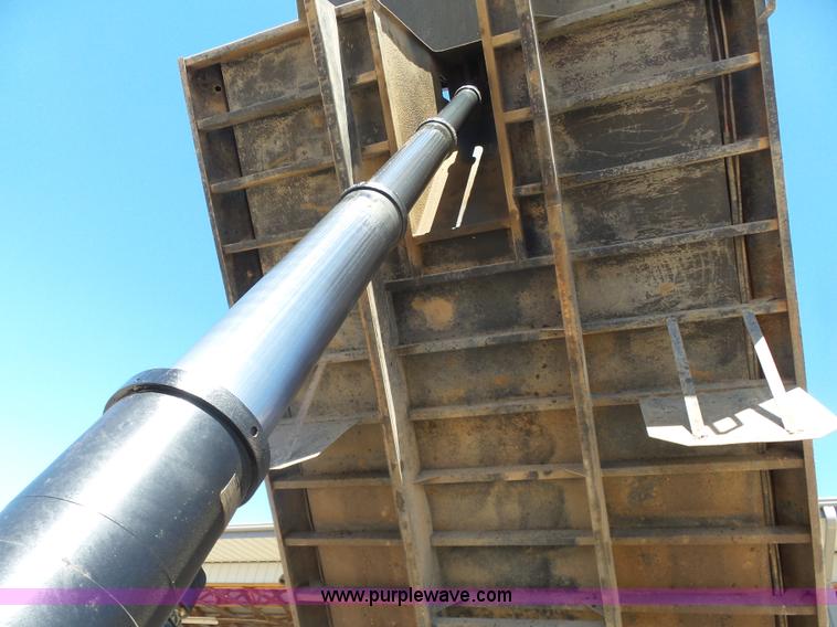 image for item L7377 2005 Sterling L9500 dump truck