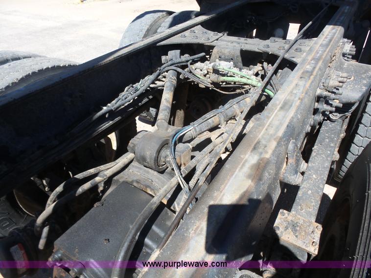 image for item L7377 2005 Sterling L9500 dump truck