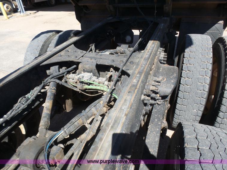 image for item L7377 2005 Sterling L9500 dump truck