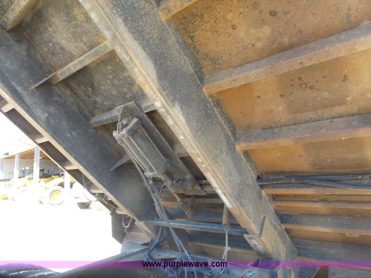 image for item L7377 2005 Sterling L9500 dump truck