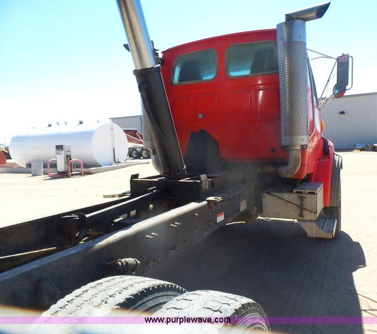 image for item L7377 2005 Sterling L9500 dump truck