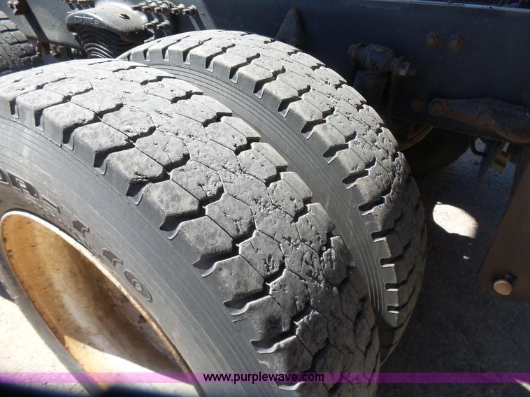 image for item L7377 2005 Sterling L9500 dump truck