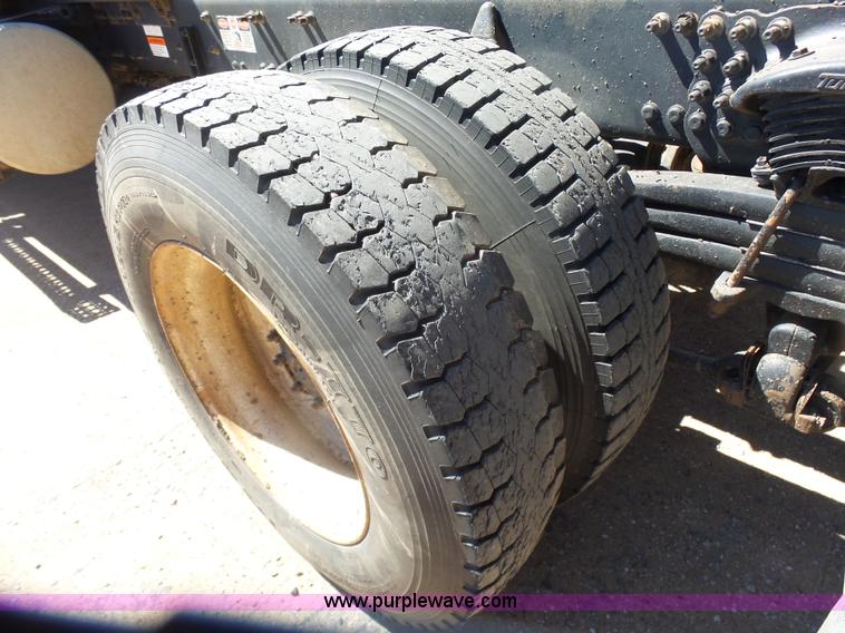 image for item L7377 2005 Sterling L9500 dump truck