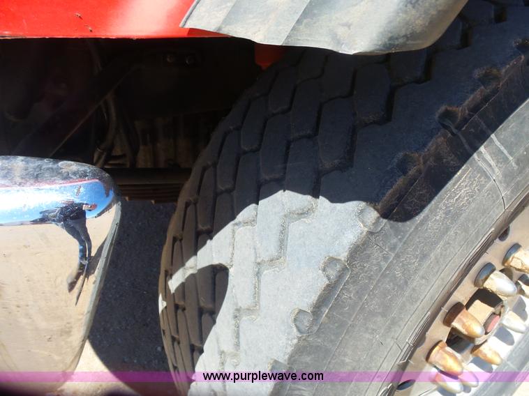 image for item L7377 2005 Sterling L9500 dump truck