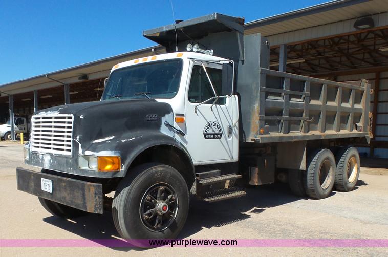 image for item L7378 1994 International 4900 dump truck