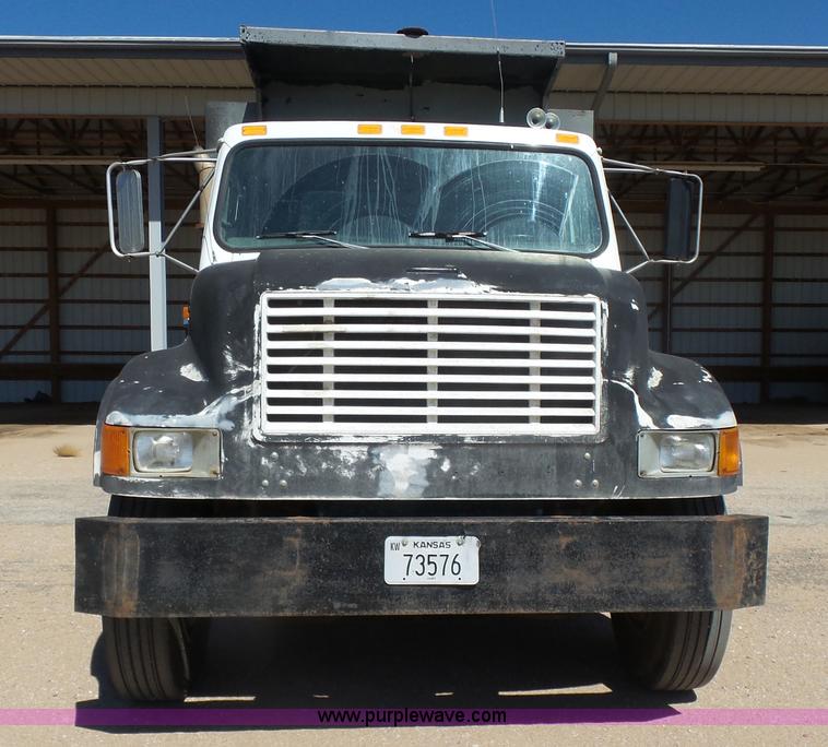 image for item L7378 1994 International 4900 dump truck