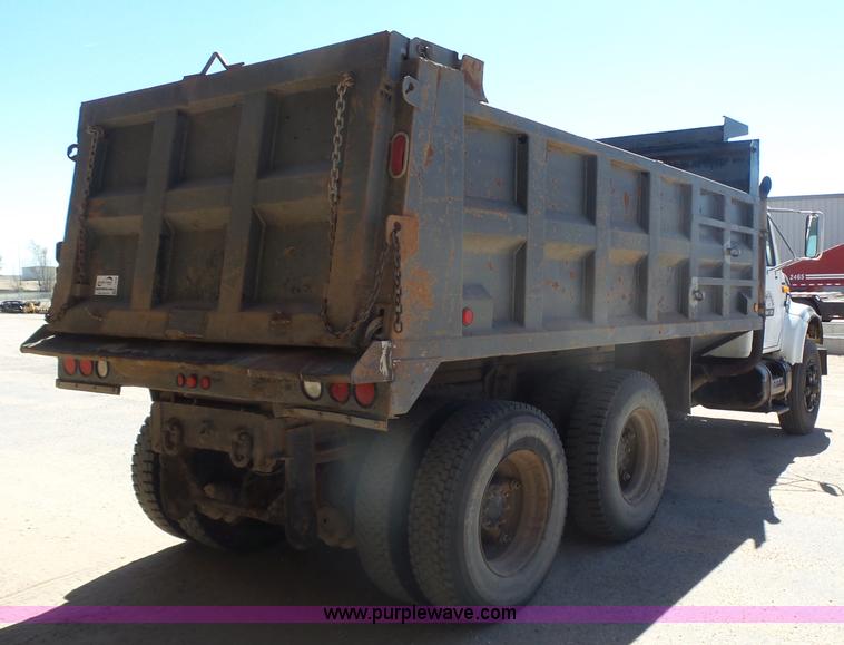 image for item L7378 1994 International 4900 dump truck