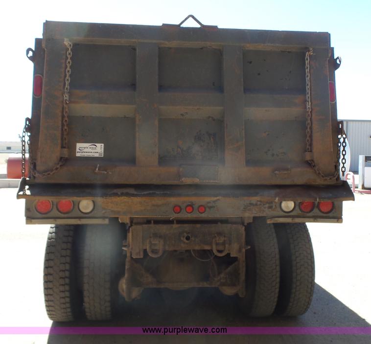 image for item L7378 1994 International 4900 dump truck
