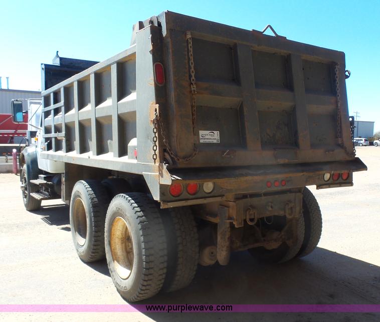 image for item L7378 1994 International 4900 dump truck