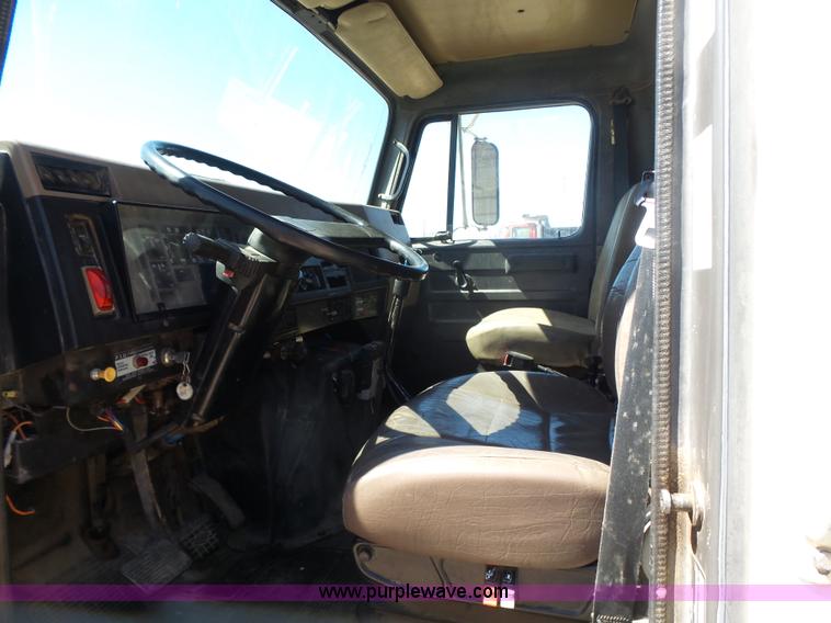 image for item L7378 1994 International 4900 dump truck