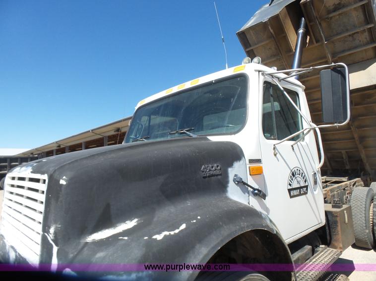 image for item L7378 1994 International 4900 dump truck
