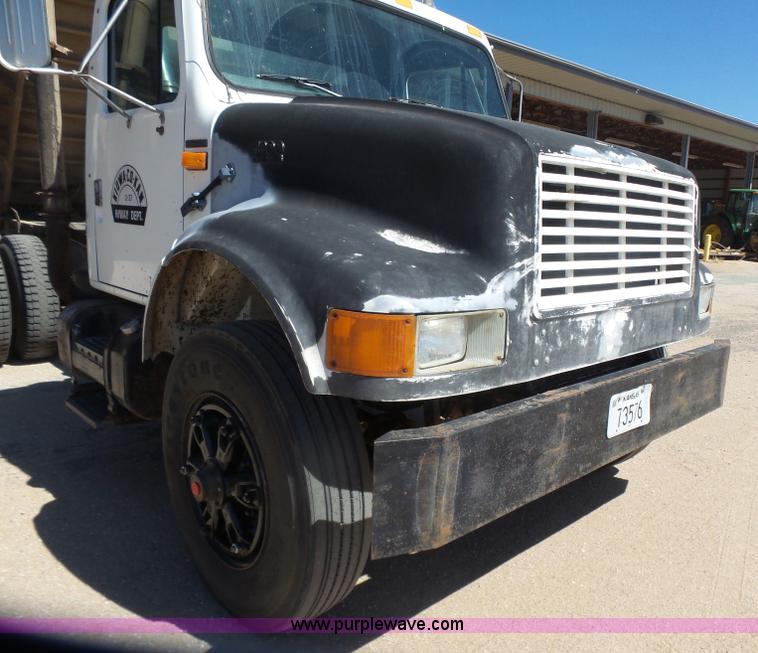 image for item L7378 1994 International 4900 dump truck