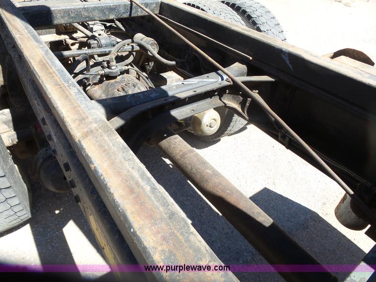 image for item L7378 1994 International 4900 dump truck