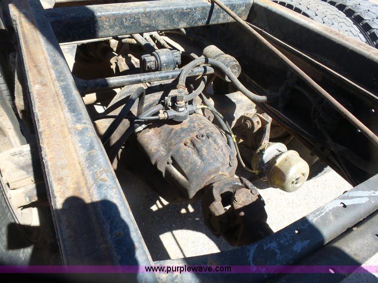 image for item L7378 1994 International 4900 dump truck