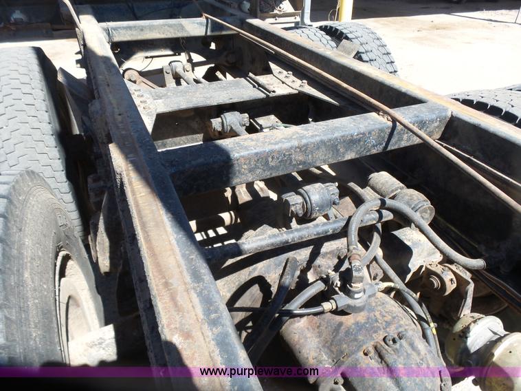 image for item L7378 1994 International 4900 dump truck