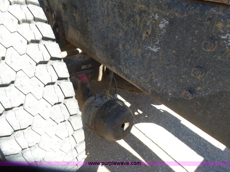 image for item L7378 1994 International 4900 dump truck