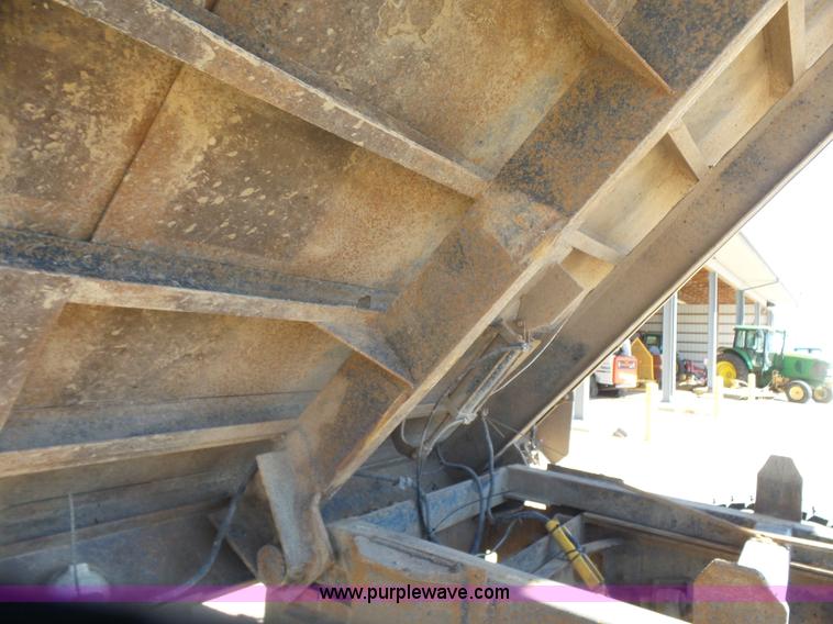 image for item L7378 1994 International 4900 dump truck