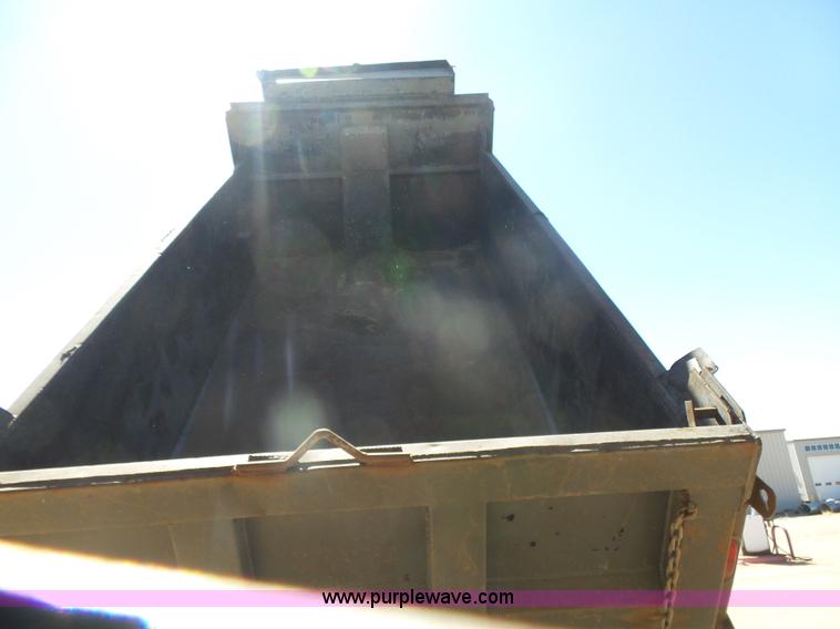 image for item L7378 1994 International 4900 dump truck