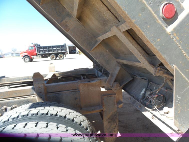 image for item L7378 1994 International 4900 dump truck