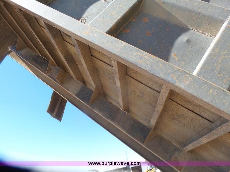 image for item L7378 1994 International 4900 dump truck