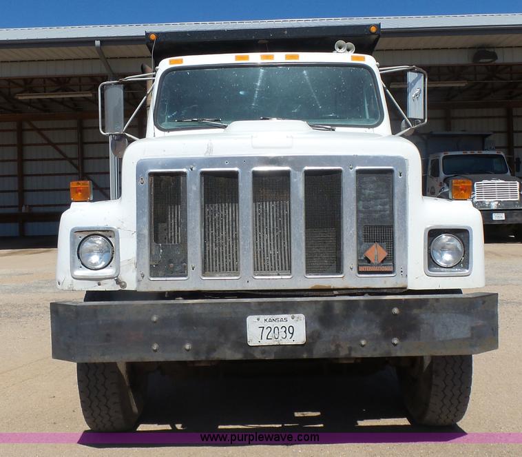 image for item L7379 1992 International 2554 dump truck