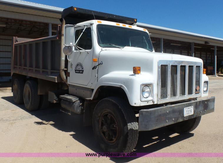 image for item L7379 1992 International 2554 dump truck