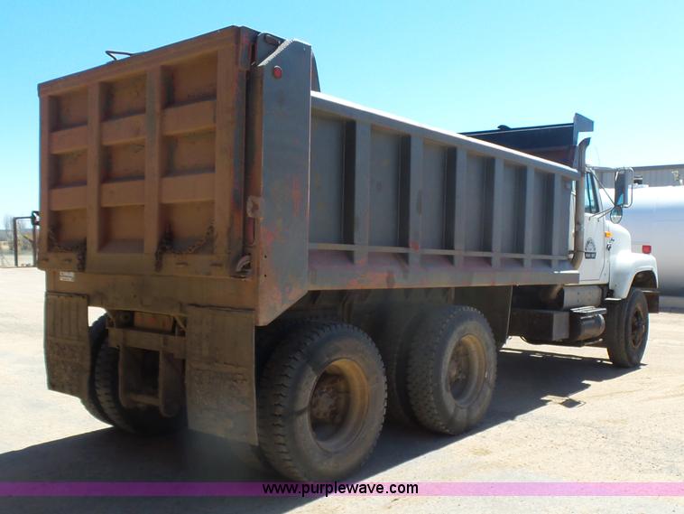 image for item L7379 1992 International 2554 dump truck