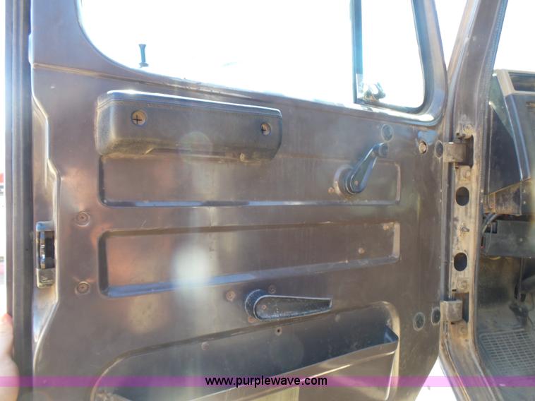 image for item L7379 1992 International 2554 dump truck