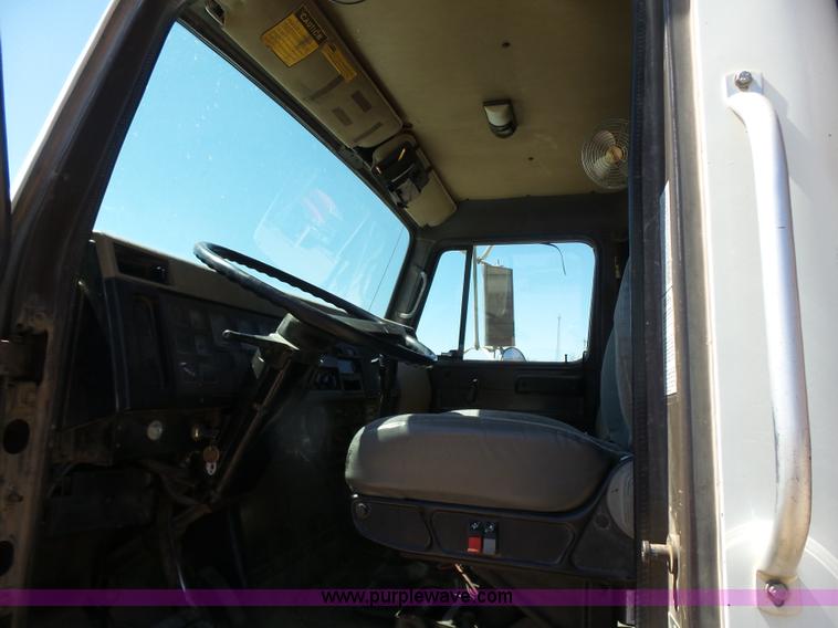 image for item L7379 1992 International 2554 dump truck