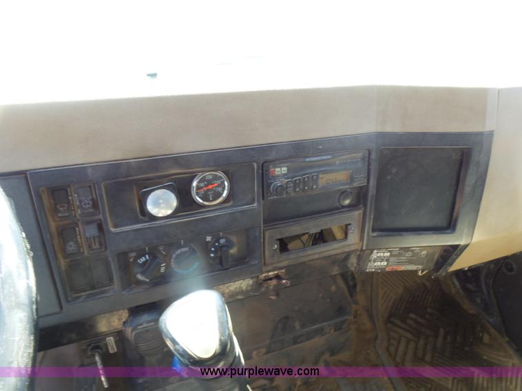 image for item L7379 1992 International 2554 dump truck