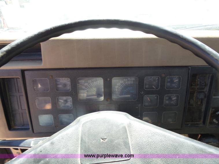 image for item L7379 1992 International 2554 dump truck