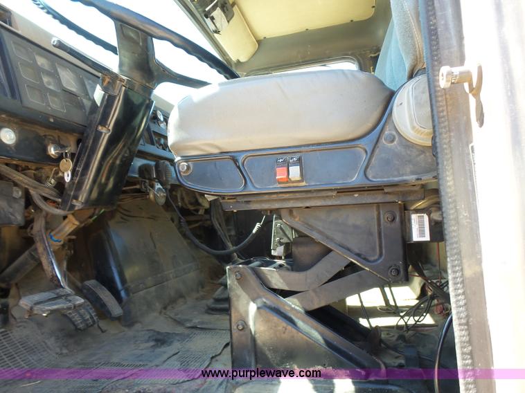 image for item L7379 1992 International 2554 dump truck