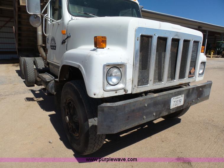 image for item L7379 1992 International 2554 dump truck