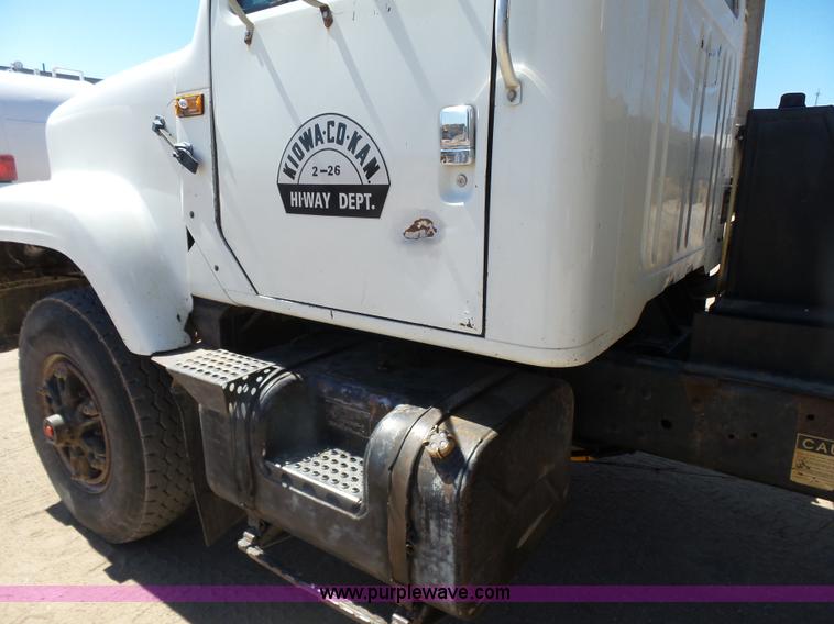 image for item L7379 1992 International 2554 dump truck