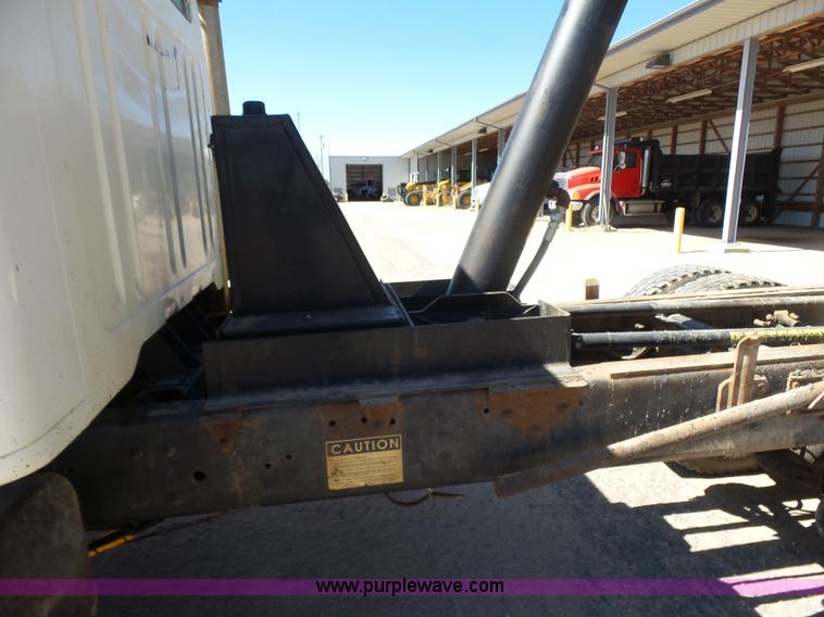 image for item L7379 1992 International 2554 dump truck