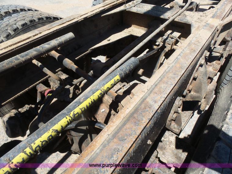 image for item L7379 1992 International 2554 dump truck