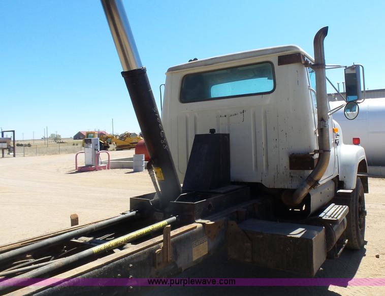 image for item L7379 1992 International 2554 dump truck