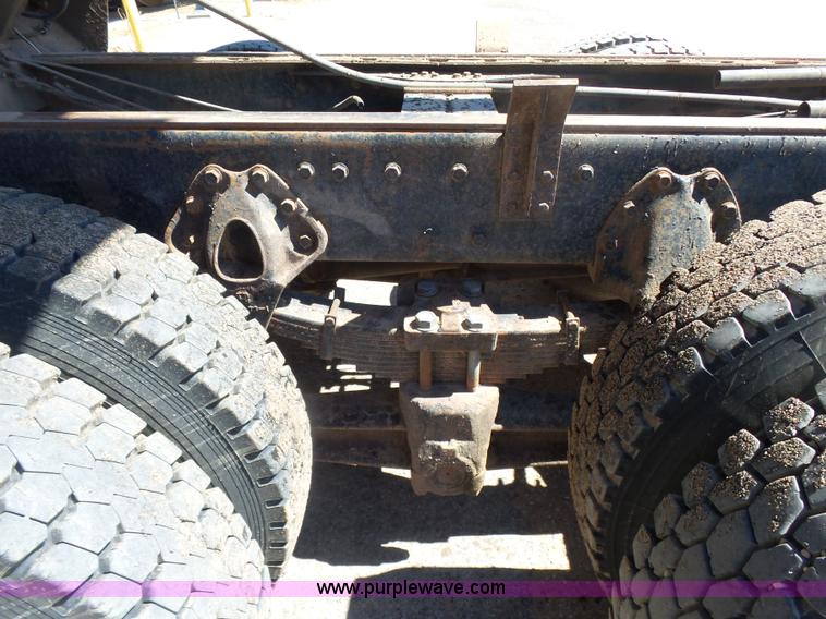 image for item L7379 1992 International 2554 dump truck