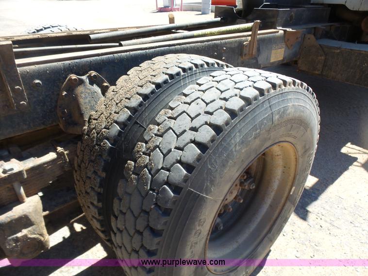 image for item L7379 1992 International 2554 dump truck