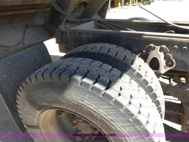 image for item L7379 1992 International 2554 dump truck