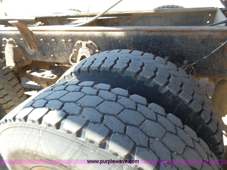 image for item L7379 1992 International 2554 dump truck