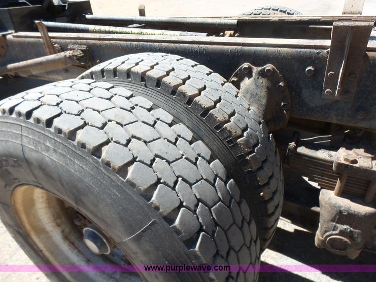 image for item L7379 1992 International 2554 dump truck